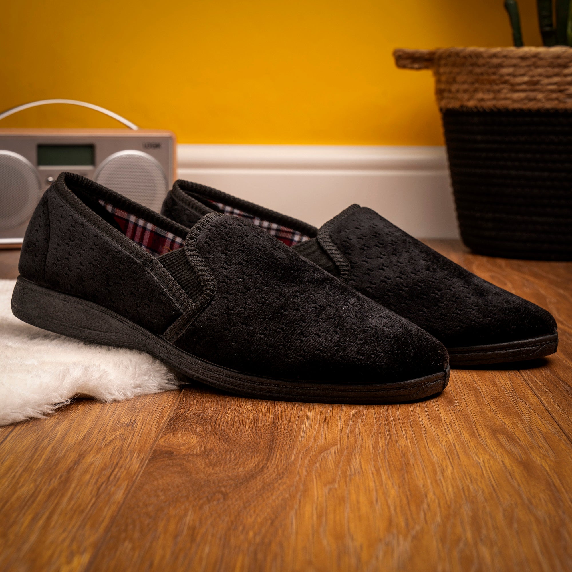 Tamar II Black Slipper