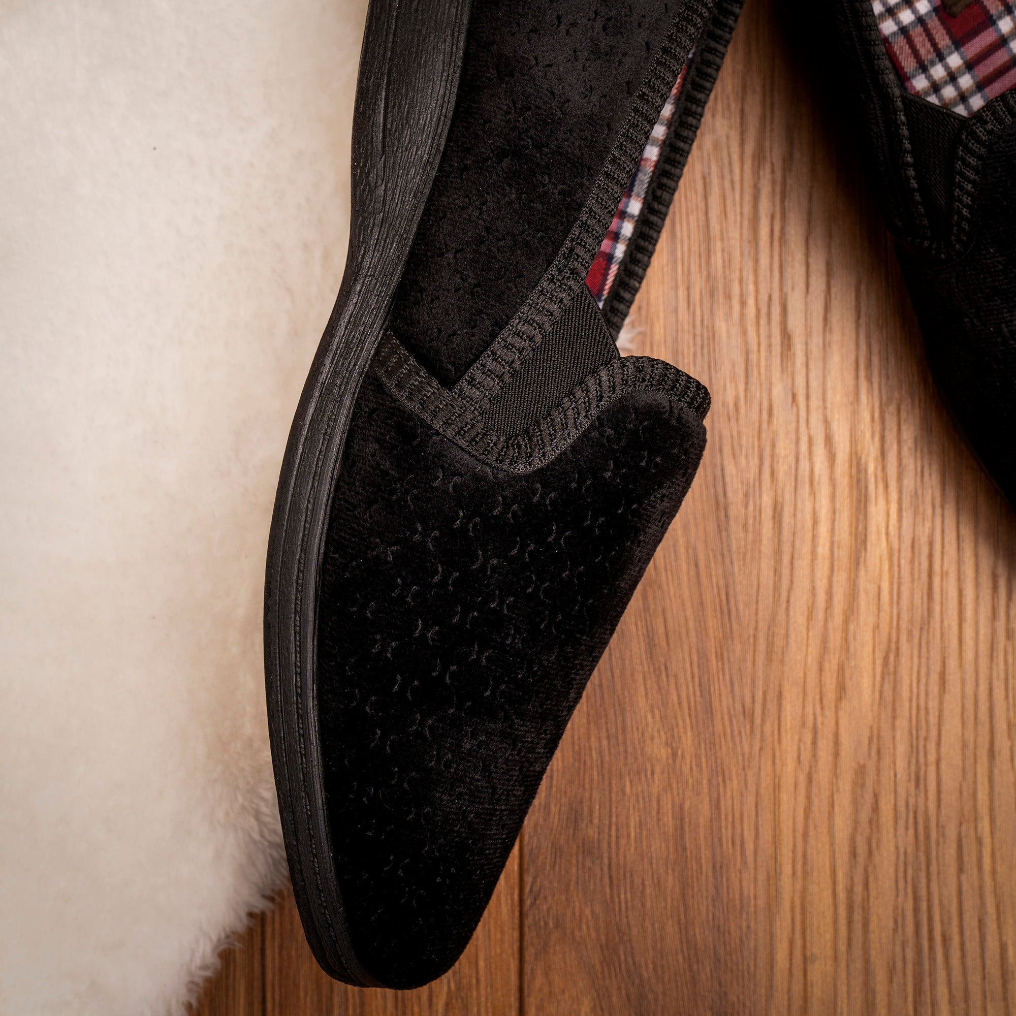 Tamar II Black Slipper