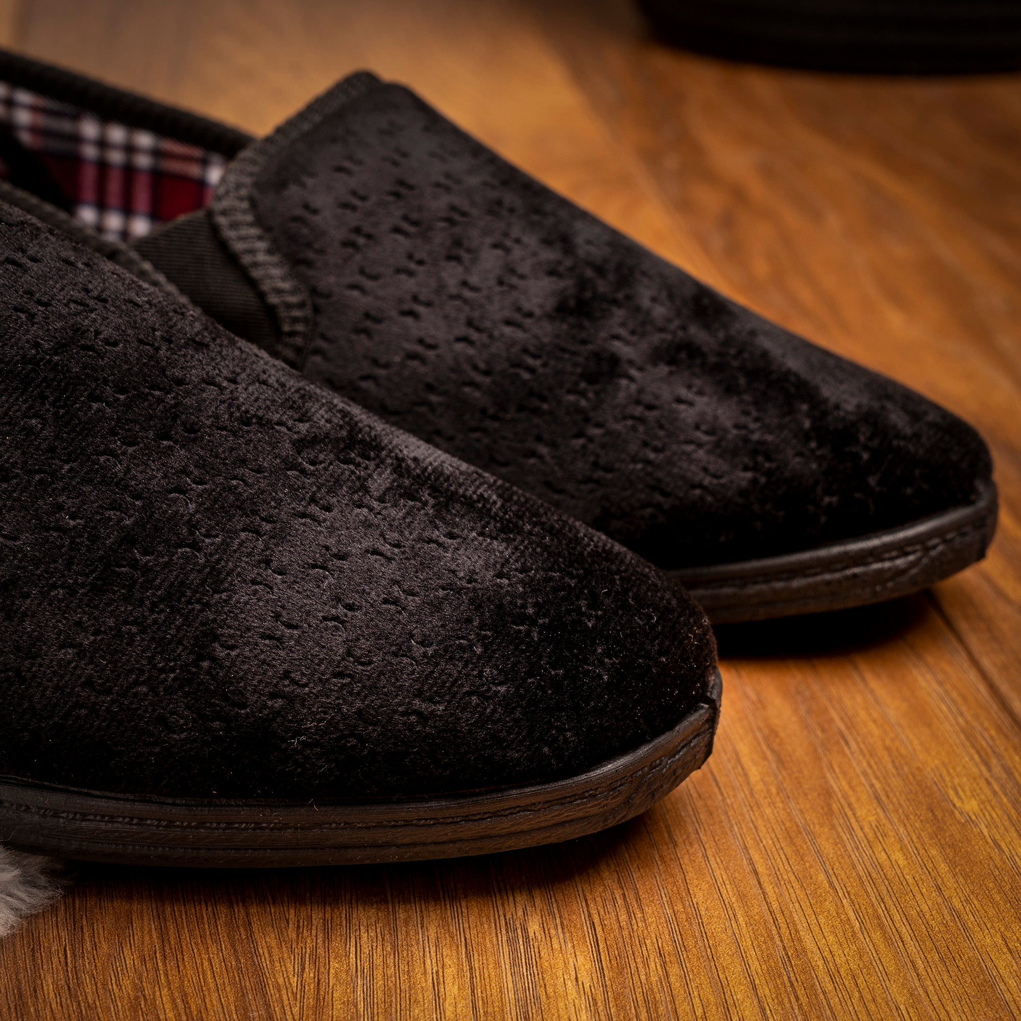 Tamar II Black Slipper
