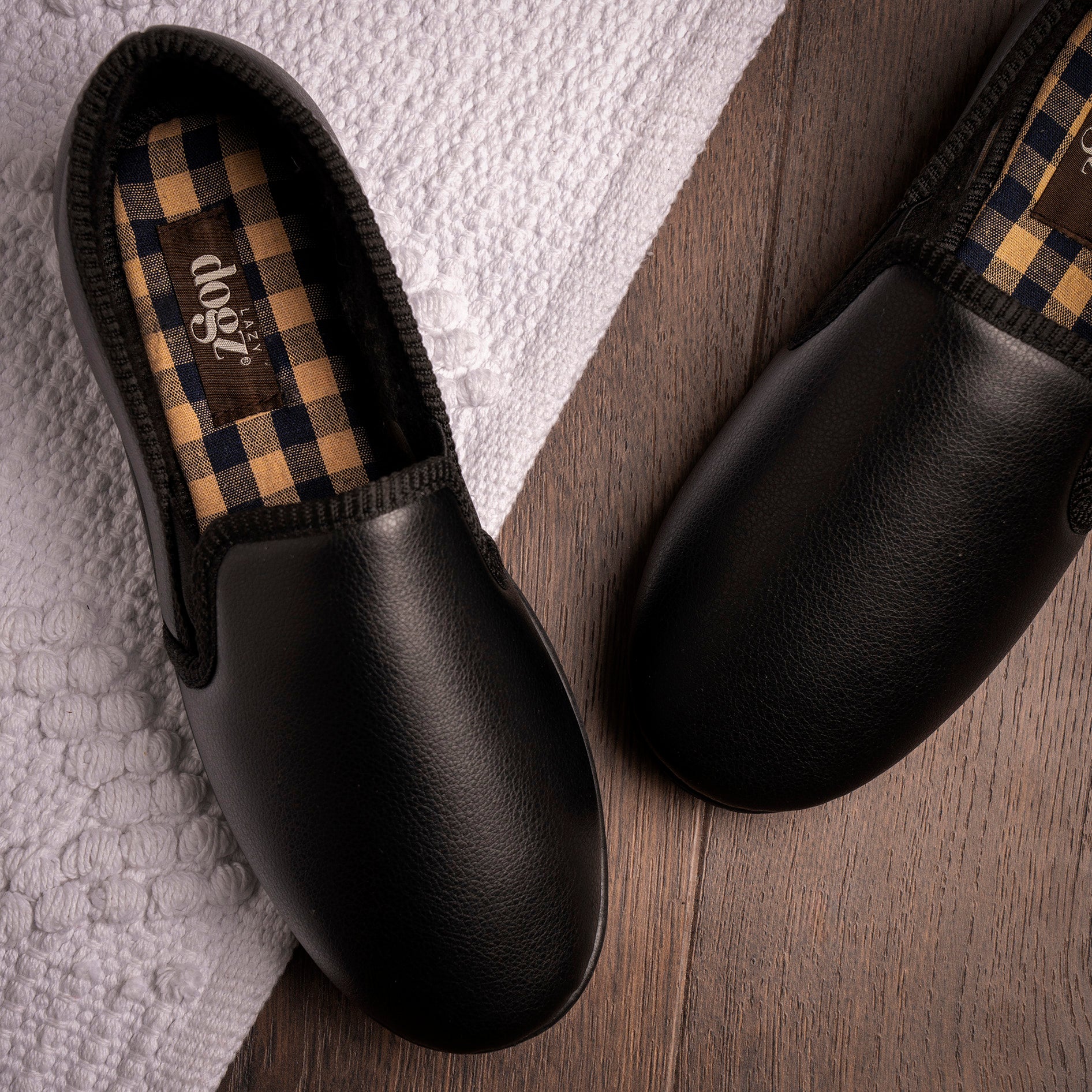 Trent II Black Slipper