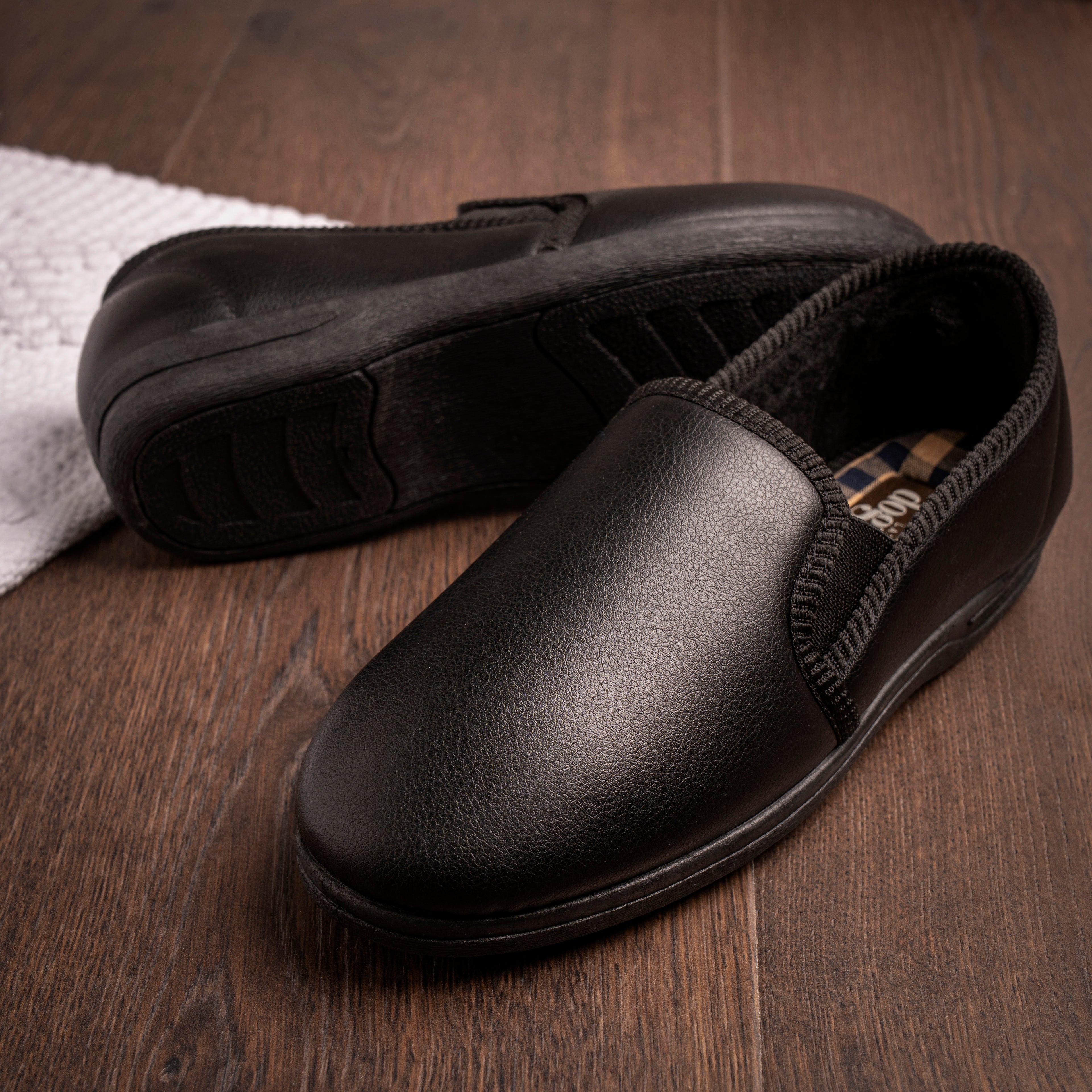 Trent II Black Slipper